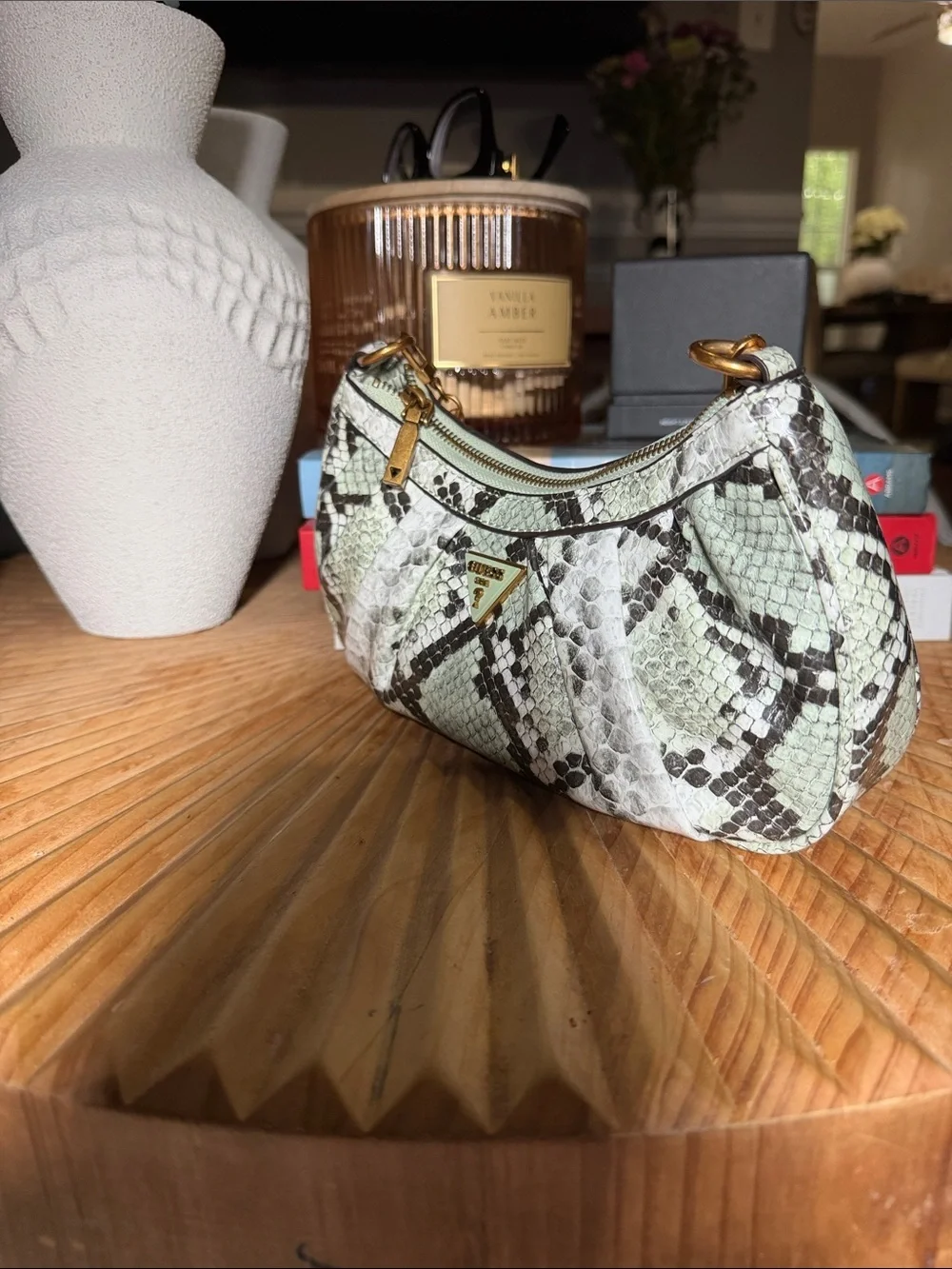 Elegant Snakeskin Pattern Shoulder Bag